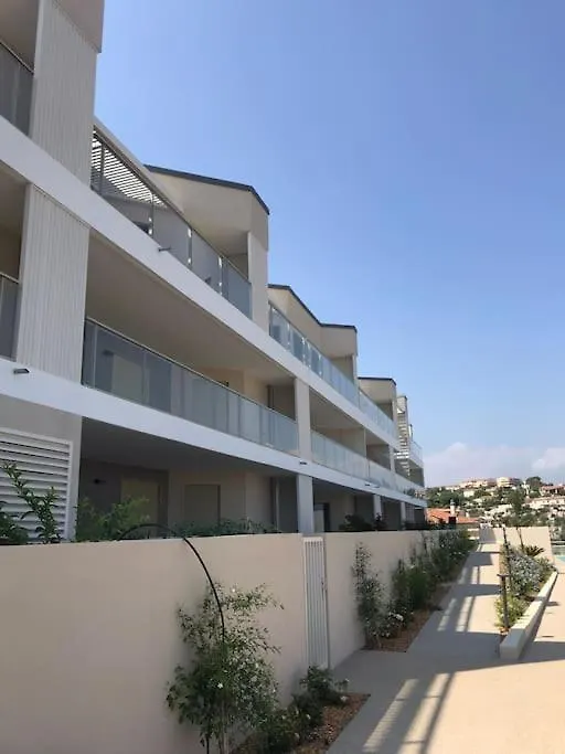 Blue Pearl Vue Mer Nice